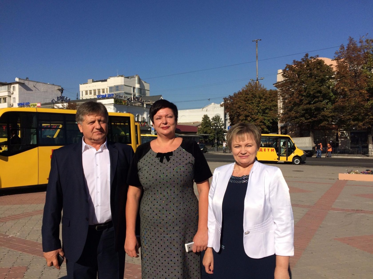 Глава Администрации Ленинского района получил 13 новых автобусов для общеобразовательных учреждений района