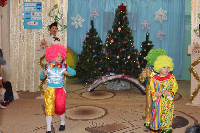 Глава Администрации Ленинского района принял участие в новогоднем утреннике в МБДОУ № 3 пгт Ленино