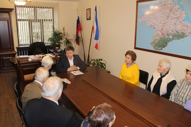 Глава Администрации Ленинского района встретился с ветеранами