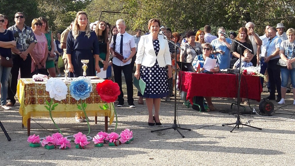 В общеобразовательных учреждениях Ленинского района прошли торжественные линейки, посвященные началу нового учебного года