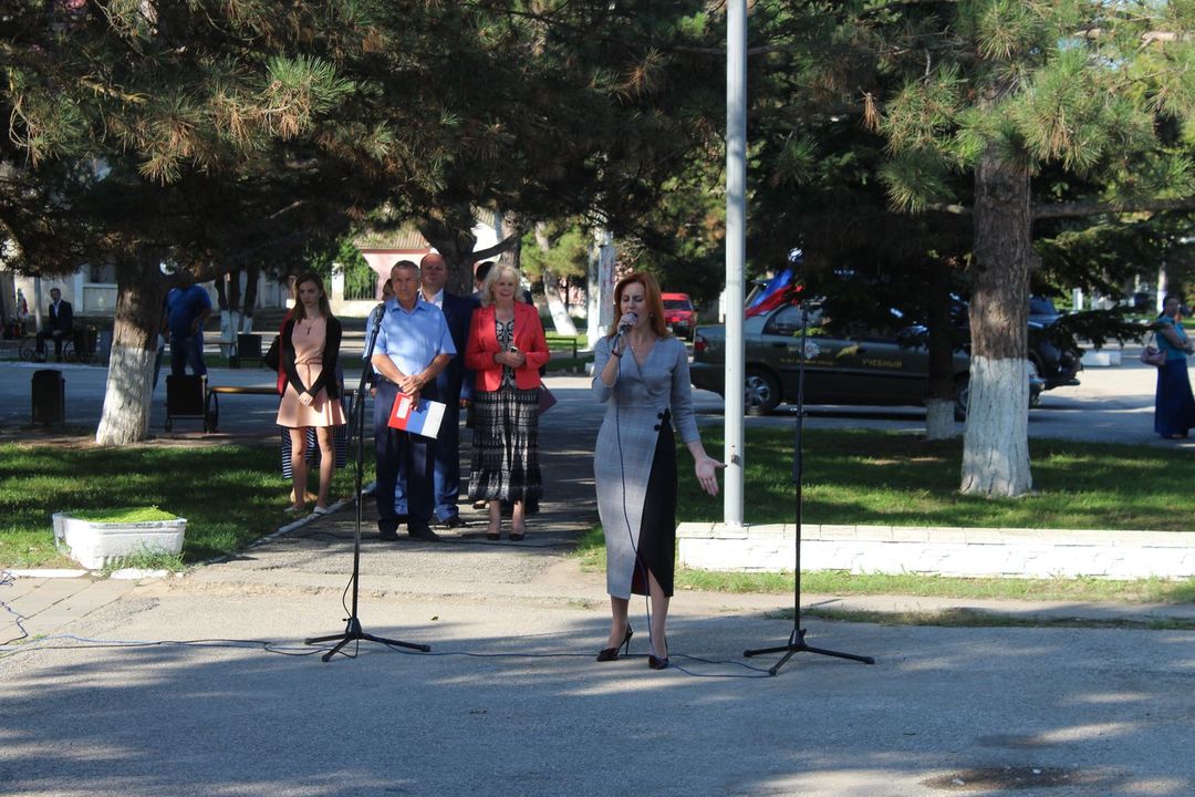 В пгт.Ленино состоялся торжественный митинг, посвященный Дню Государственного герба и Государственного флага Республики Крым
