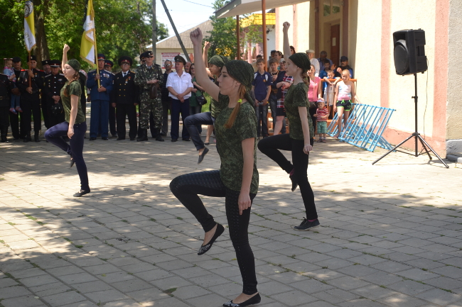 В пгт Ленино состоялось торжественное открытие памятного знака пограничникам