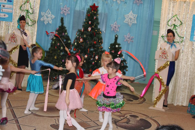 Глава Администрации Ленинского района принял участие в новогоднем утреннике в МБДОУ № 3 пгт Ленино