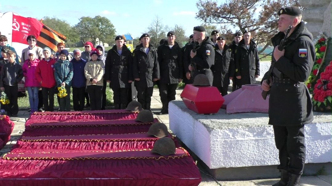 В Ленинском районе состоялась торжественная церемония перезахоронения останков советских воинов Красной Армии
