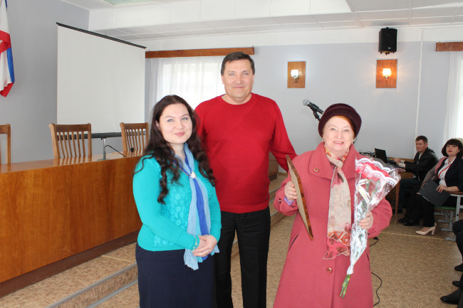 В Администрации Ленинского района состоялось торжественное собрание, посвященное Дню Конституции Республики Крым