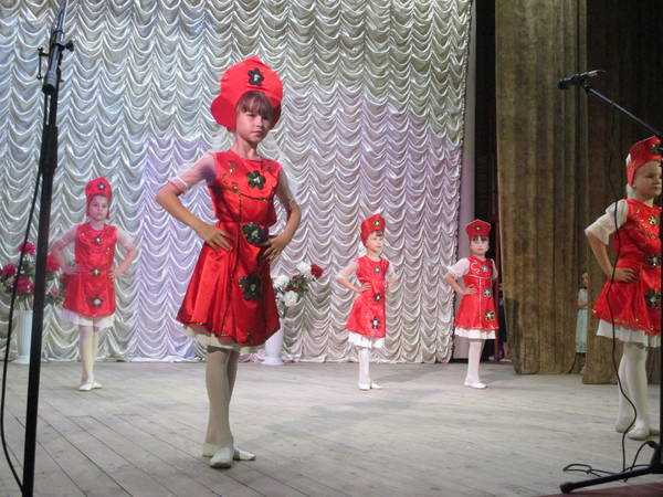 В этот день за добросовестный труд, высокий профессионализм и в связи с празднованием Дня медицинского работника грамотами Государственного Совета Крыма, Ленинского районного совета, Администрации Ленинского района, Министерства здравоохранения, Ленинской ЦРБ, профсоюза медработников были награждены достойные представители профессии.