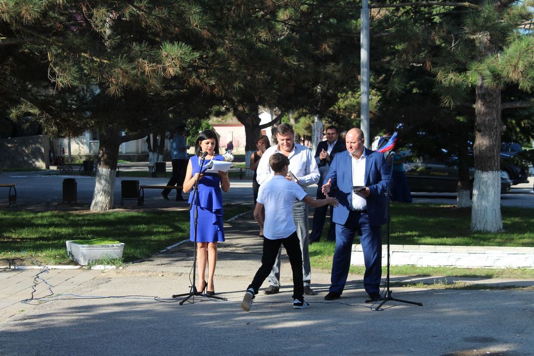 В пгт.Ленино состоялся торжественный митинг, посвященный Дню Государственного герба и Государственного флага Республики Крым