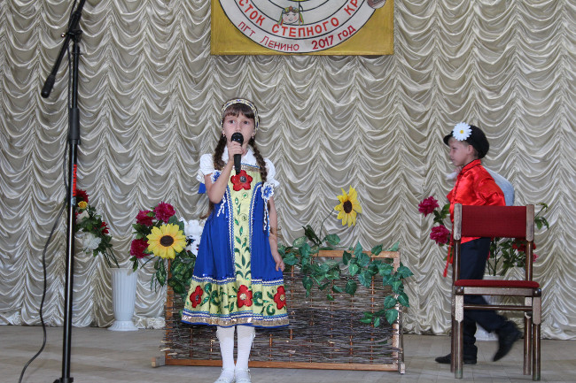 В РДК «Горизонт» прошел районный вокальный смотр-конкурс для детей и юношества «Росток степного края»