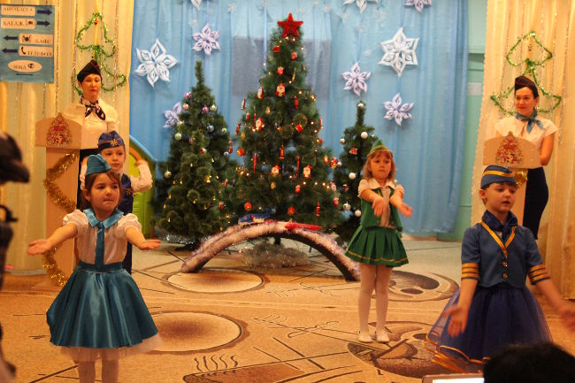 Глава Администрации Ленинского района принял участие в новогоднем утреннике в МБДОУ № 3 пгт Ленино