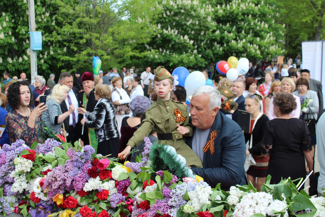В Ленинском районе проведены шествие «Бессмертный полк России» и торжественный митинг, посвященные 72-й годовщине Великой Победы