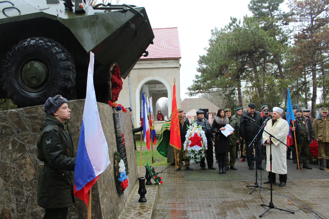 В пгт Ленино состоялся торжественный митинг, посвященный Дню памяти о россиянах, исполнявших служебный долг за пределами Отечества