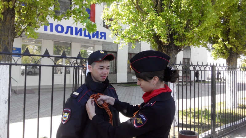 сотрудники ОМВД России по Ленинскому району приняли участие во всероссийской акции «Георгиевская ленточка»