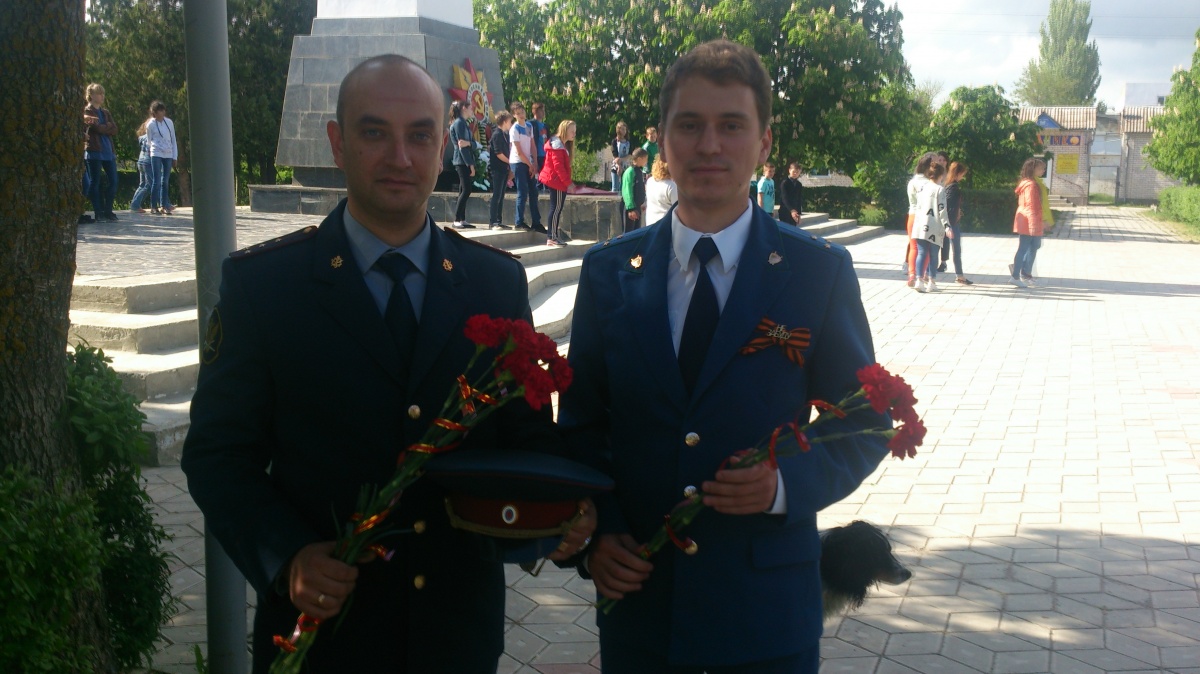 Сотрудники уголовно-исполнительной инспекции и прокуратуры Ленинского района возложили цветы к Обелиску Славы