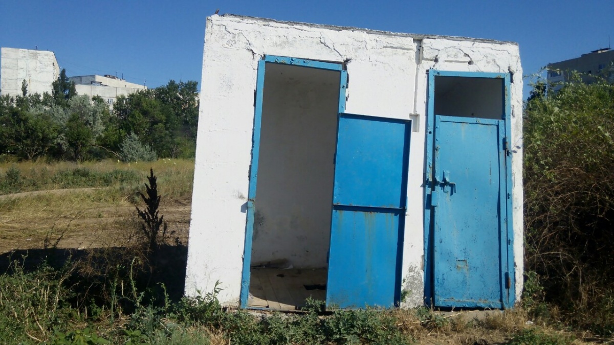 Москвичи о пляжах в Щелкино: Состояние городского пляжа ужасающее