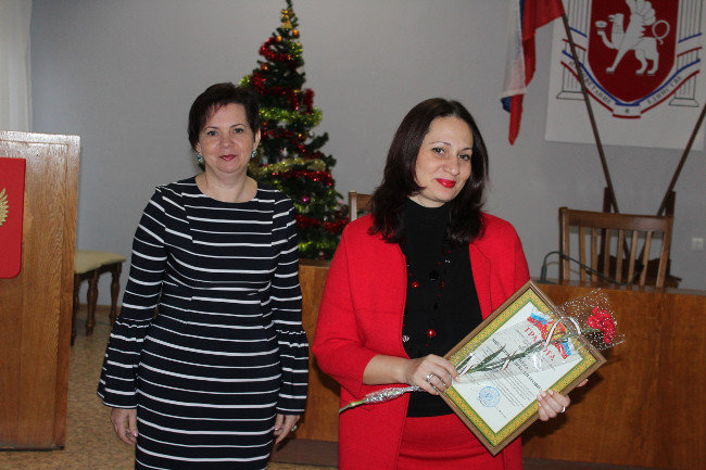 В Администрации Ленинского района состоялось торжественное собрание, посвященное Дню Республики Крым