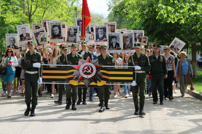 В Ленинском районе проведены шествие «Бессмертный полк России» и торжественный митинг, посвященные 72-й годовщине Великой Победы