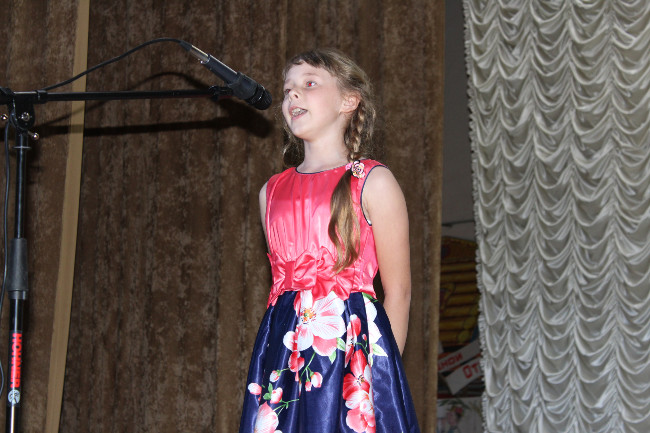 В РДК «Горизонт» прошел районный вокальный смотр-конкурс для детей и юношества «Росток степного края»