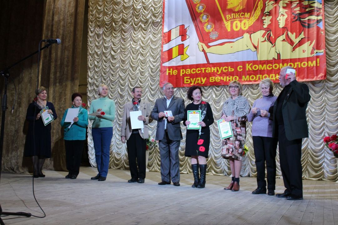 В посёлке Ленино прошло торжественное собрание, посвященное 100-летию ВЛКСМ