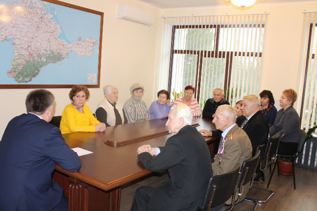 Глава Администрации Ленинского района встретился с ветеранами