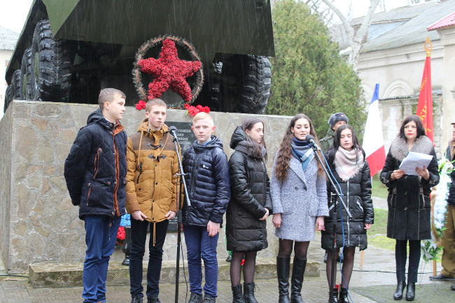 В пгт Ленино состоялся торжественный митинг, посвященный Дню памяти о россиянах, исполнявших служебный долг за пределами Отечества