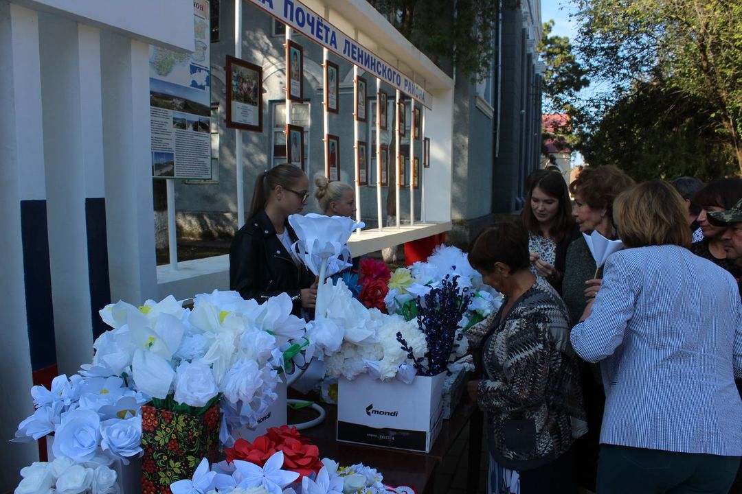 В пгт.Ленино состоялся торжественный митинг, посвященный Дню Государственного герба и Государственного флага Республики Крым