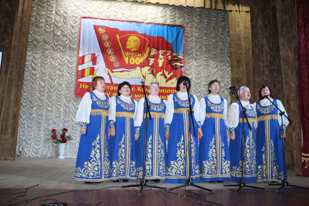 В посёлке Ленино прошло торжественное собрание, посвященное 100-летию ВЛКСМ