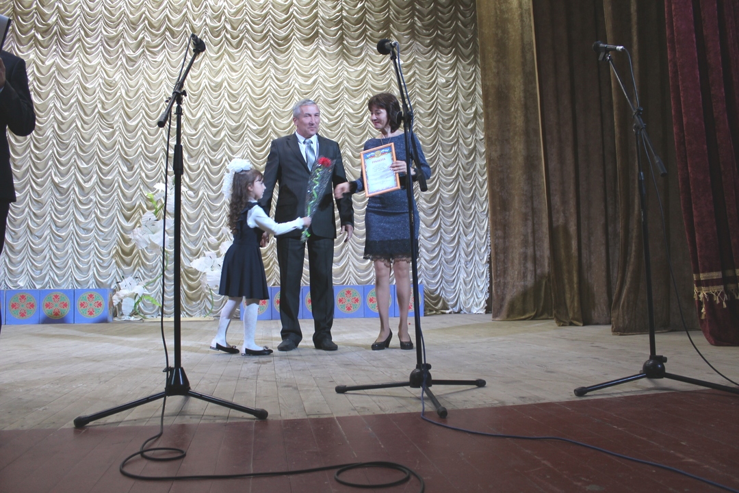 В районном Доме культуры «Горизонт» состоялся праздничный концерт, посвященный Дню учителя