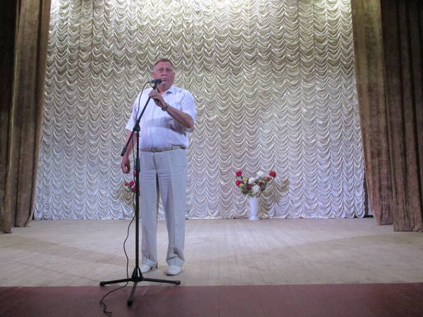 В этот день за добросовестный труд, высокий профессионализм и в связи с празднованием Дня медицинского работника грамотами Государственного Совета Крыма, Ленинского районного совета, Администрации Ленинского района, Министерства здравоохранения, Ленинской ЦРБ, профсоюза медработников были награждены достойные представители профессии.