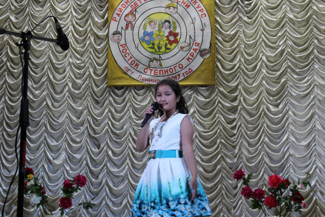 В РДК «Горизонт» прошел районный вокальный смотр-конкурс для детей и юношества «Росток степного края»