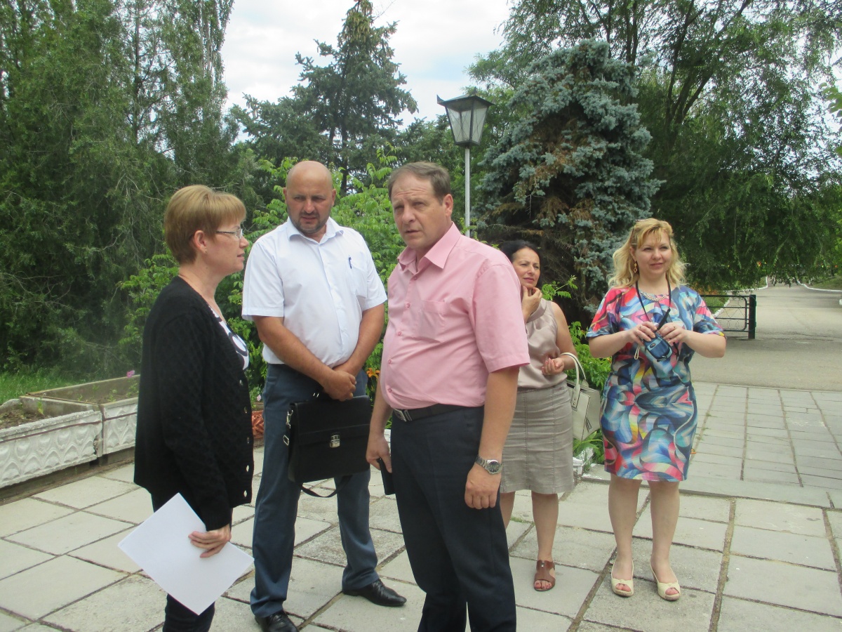 заместитель главы Администрации Олег Попов проверил доступность пляжей на территории Ленинского района