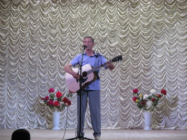 В этот день за добросовестный труд, высокий профессионализм и в связи с празднованием Дня медицинского работника грамотами Государственного Совета Крыма, Ленинского районного совета, Администрации Ленинского района, Министерства здравоохранения, Ленинской ЦРБ, профсоюза медработников были награждены достойные представители профессии.