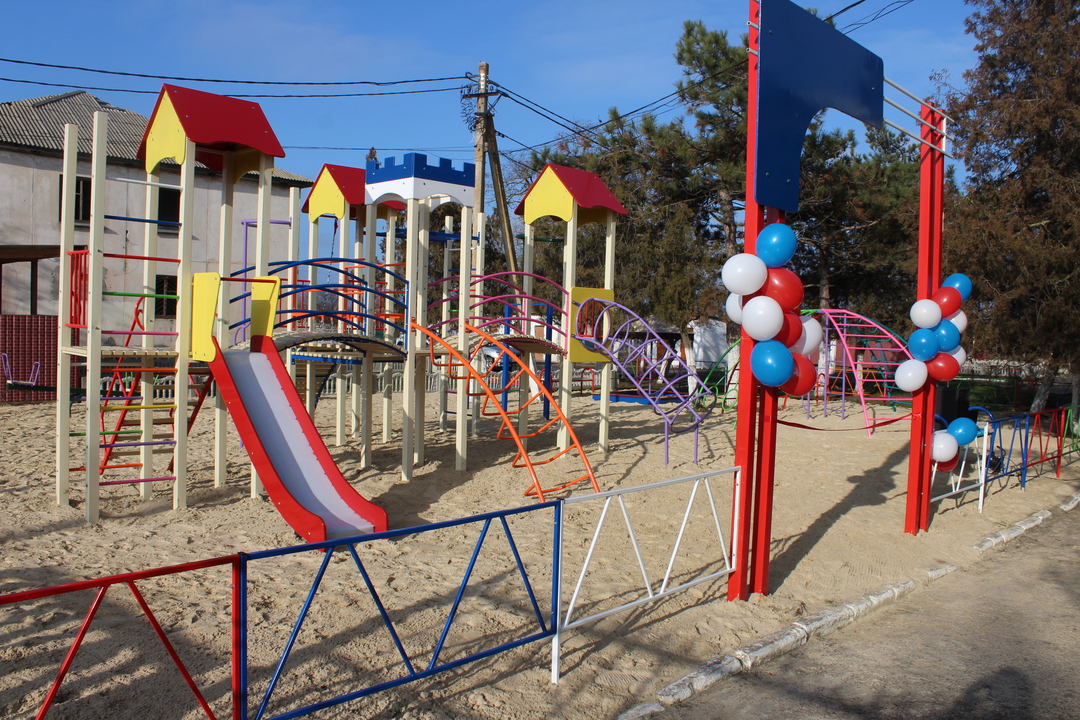 В селе Батальное Ленинского района состоялось торжественное открытие детской игровой площадки