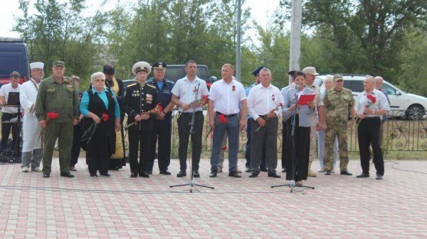 Прими, солдат, поклон земной!