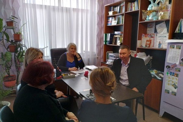 Заместитель главы администрации Валерий Макрушин посетил село Октябрьское