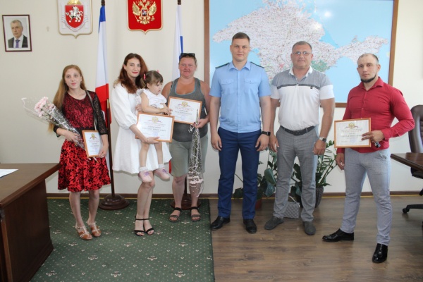 В Ленинском районе вручили квартиры детям-сиротам