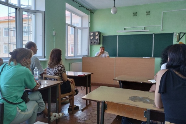 Захар Щегленко и Валерий Макрушин встретились с родителями учеников школы пгт Багерово