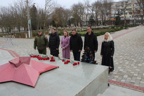 В День Героев Отечества в посёлке Ленино состоялось торжественное мероприятие, посвящённое памяти героев