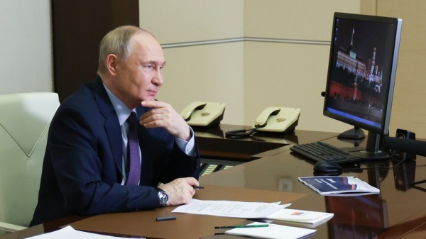 Путин поручил разобраться с банковскими комиссиями в семейной ипотеке