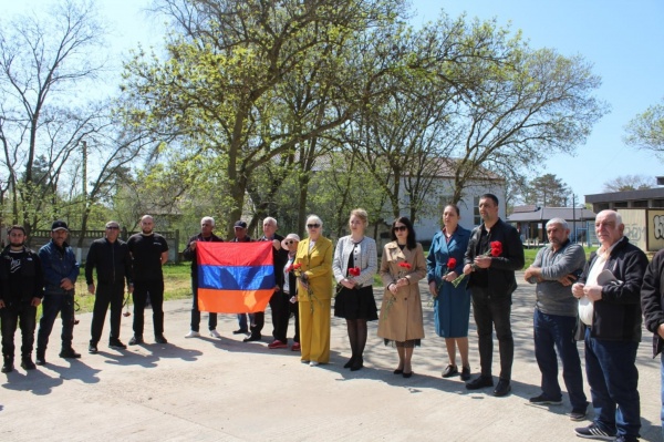 В пгт Ленино состоялся митинг, посвященный Дню памяти жертв геноцида армян