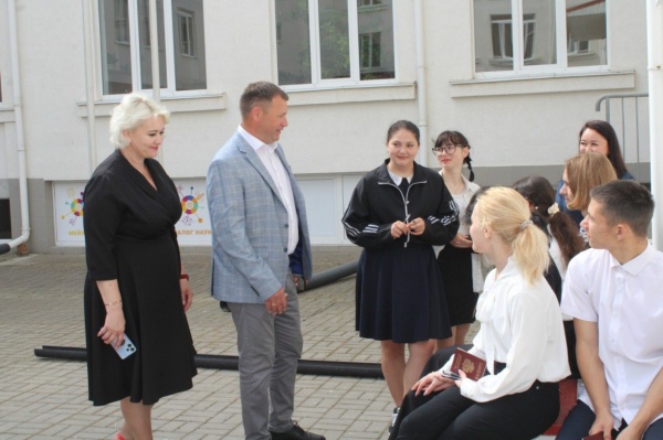 Глава района пожелал и ученикам, и педагогам удачи, спокойствия и выдержки при сдаче ЕГЭ