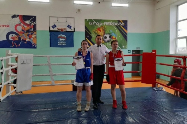 В спортивной школе Ленинского района прошли соревнования по боксу