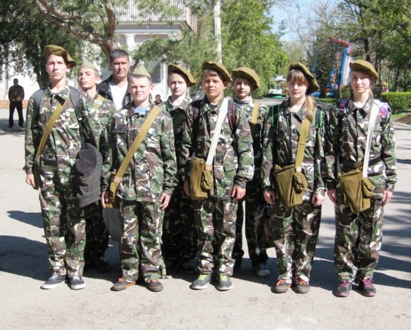 В пгт Ленино  состоялся военно-спортивный конкурс «Защитник Отечества»