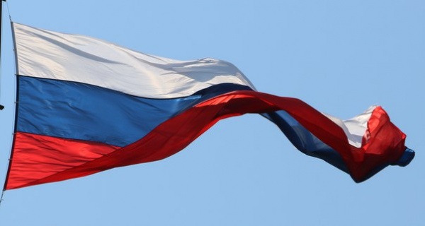 Над Щёлкино поднялся большой флаг России