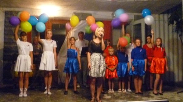 "Флаг моего государства" - праздничный концерт провел Семисотский СДК