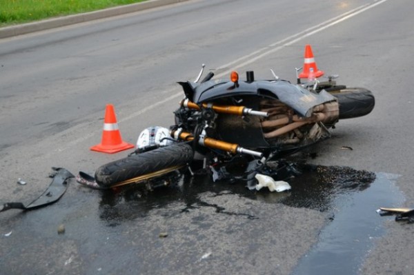 В Ленинском районе погиб мотоциклист и покалечился 10-летний ребенок
