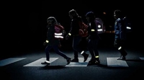 Световозвращающие элементы для пешеходов на загородных дорогах обязательны