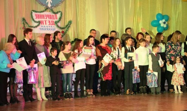 Доброй традицией в Щёлкино стало награждение одаренных детей