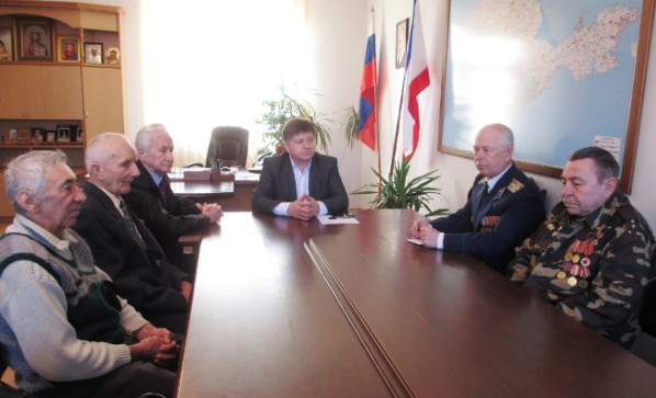 Глава Администрации Ленинского района встретился с ветеранами