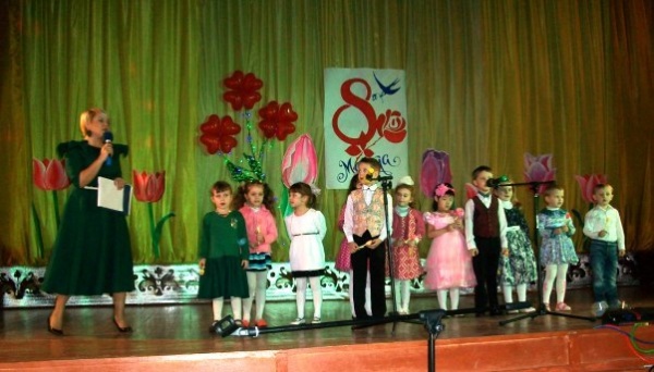 В ДК "Арабат" прошел праздничный концерт "Весеннее настроение"