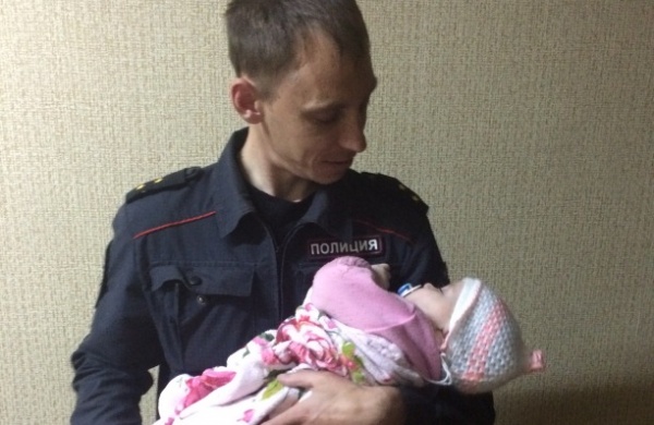 Ленинские полицейские пресекли возможное правонарушение в отношении детей, изъяв малышей у пьяной матери